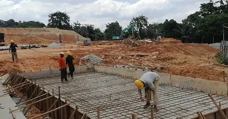 মালয়েশিয়ায় কাজ করছে প্রবাসী বাংলাদেশিরা